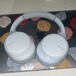 BARELY USED/ JUST BOUGHT SONY WH-CH170N wireless noise cancelling headphones